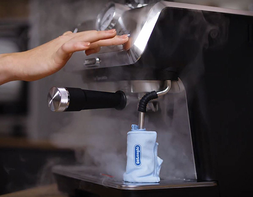 Nettoyager buse vapeur machine à café